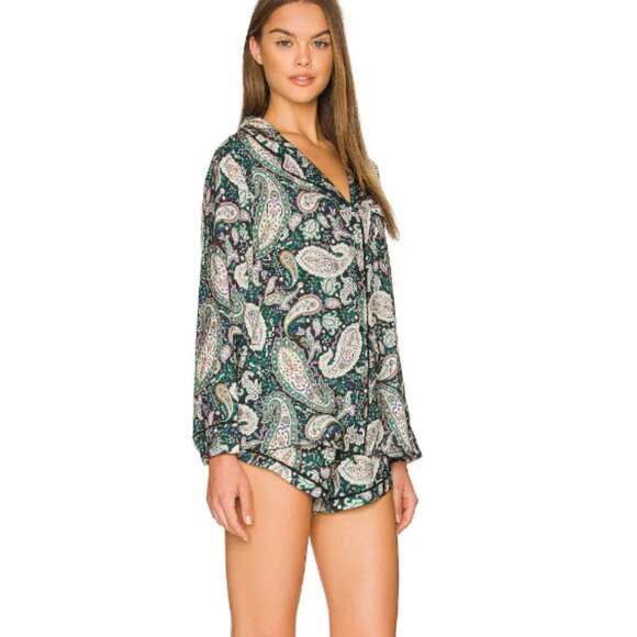 Revolve Plush Silky Paisley Pajama Shorts Set with Eye Mask in Green - NWT - Picture 3 of 17